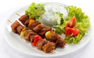 Как замариновать свиной шашлык, чтобы мясо было мягким и сочным
