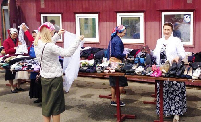 Центр выдачи вещей при церкви, фото