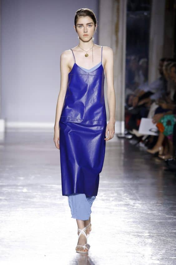 синий кожаный сарафан