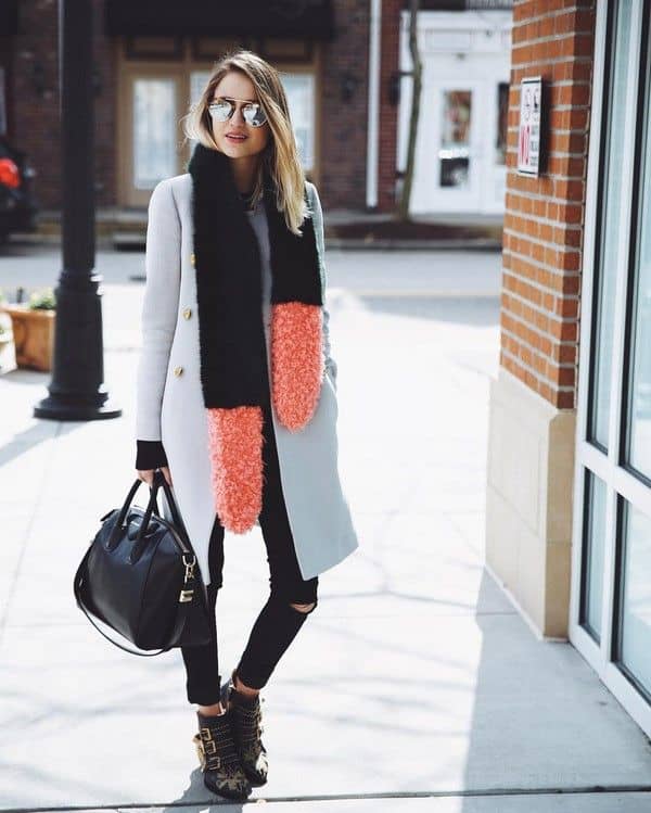 шарф с серым пальто