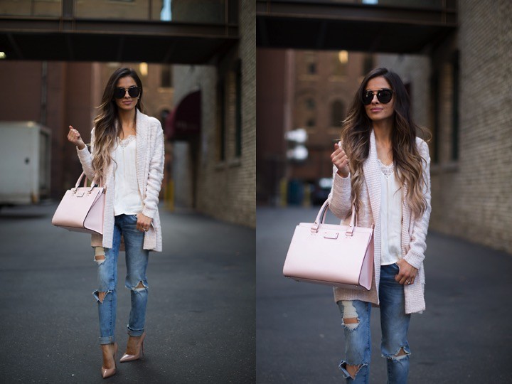 бежевые туфли на высоких каблуках со рваными джинсами