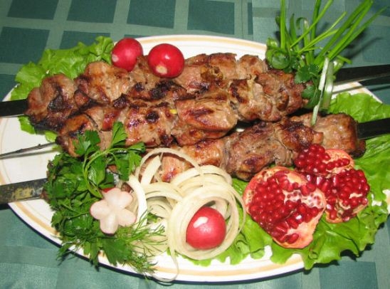 Как замариновать шашлык в гранатовом соусе?