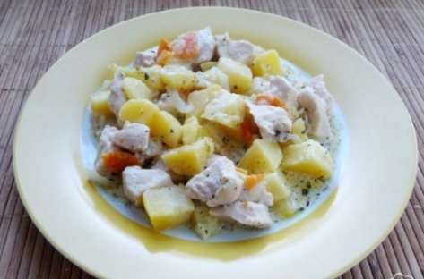 Картошка с мясом и сметаной в мультиварке