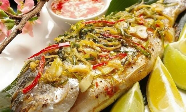 Рецепт запеченного окуня с овощами