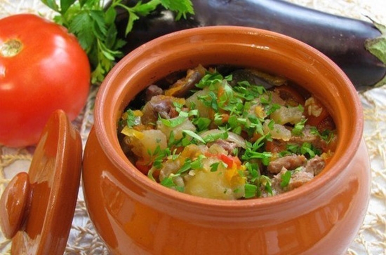 Мясо с картошкой в горшочках в духовке