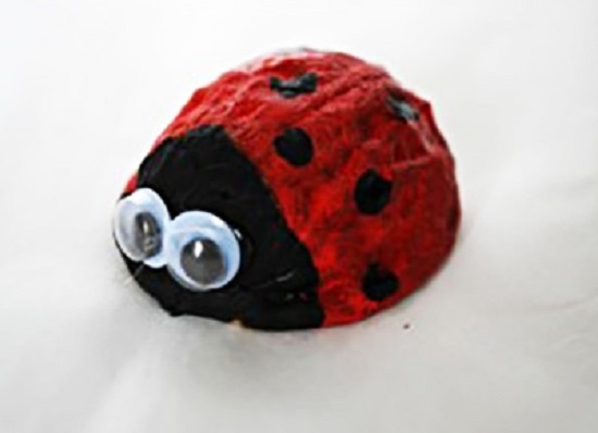 божья коровка из ореха