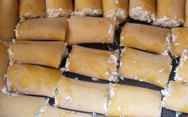 Фаршированные творожной – чесночной массоймакароны трубочки: рецепт
