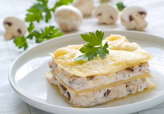 Лазанья с грибами и курицей