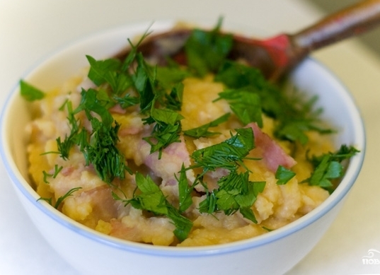 Каша гороховая с копченой грудкой