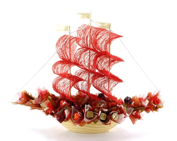 Корабль из конфет
