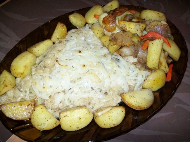 Палтус, запеченный с картофелем