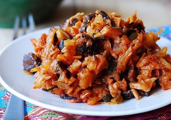 Тушеная капуста с грибами в мультиварке