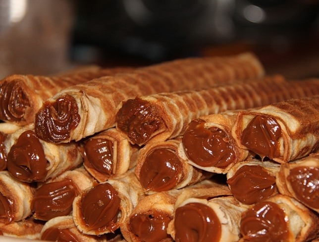 Вафельные трубочки с вареной сгущенкой