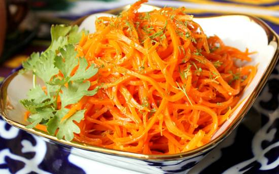 Вкусный салат с корейской морковью: базовый рецепт