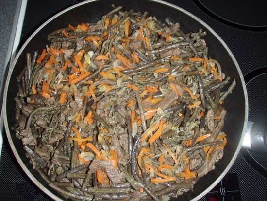 Приготовление папоротника с мясом