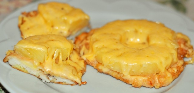 Куриная отбивная с ананасом