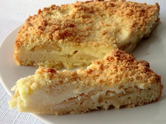 Насыпной пирог с творогом и яблоками