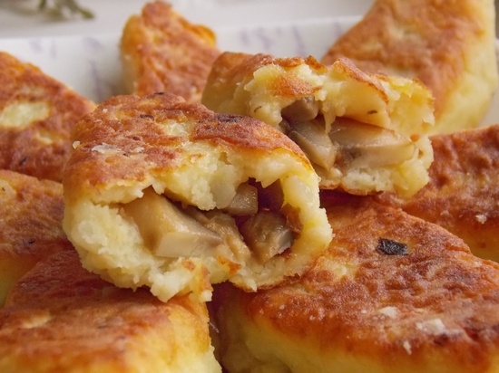 Зразы картофельные с мясом и грибами