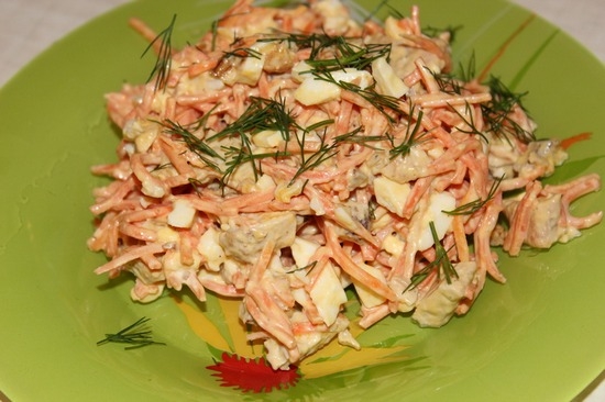 Корейская морковь, курица, грибы – салат