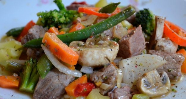 Как вкусно приготовить мясо с грибами в мультиварке?