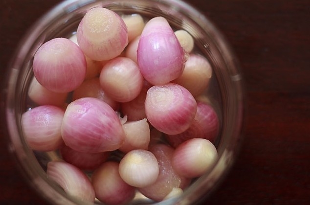 Как вкусно замариновать лук для шашлыка?