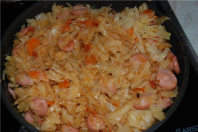 Тушеная капуста с сосиской: классический рецепт