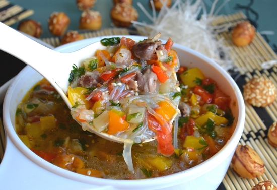 Вкусный и быстрый суп с куриными сердечками в мультиварке