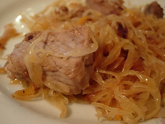 Как потушить капусту с мясом в мультиварке?