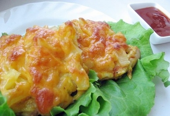 Куриные отбивные с ананасом и сыром