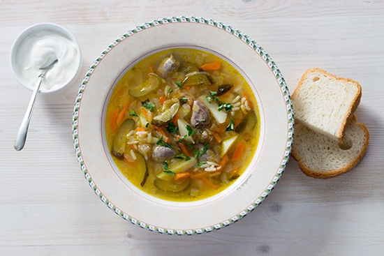Как приготовить рассольник с куриными сердечками?