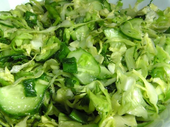Салат с капустой и огурцами
