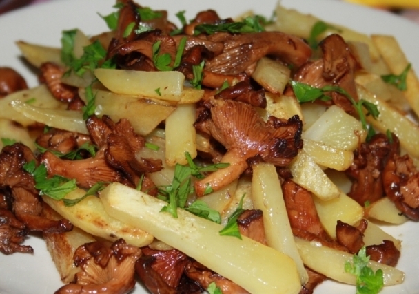 Картофель с лисичками в мультиварке