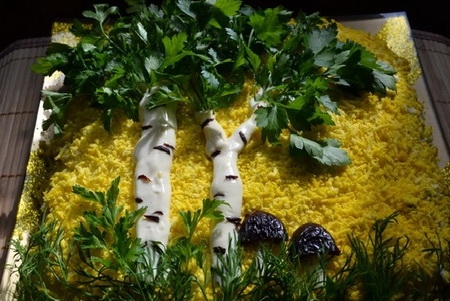 Салат Березка с черносливом и курицей
