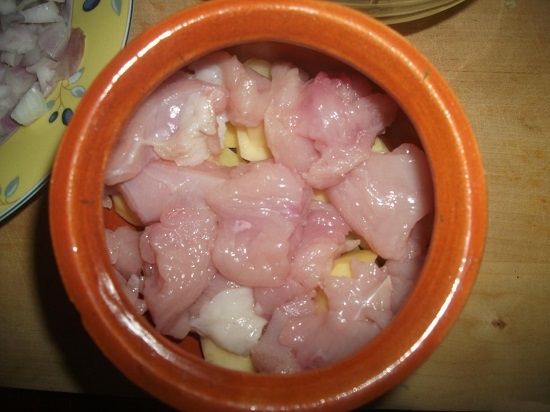 Набьем горшочек мясом под завязку