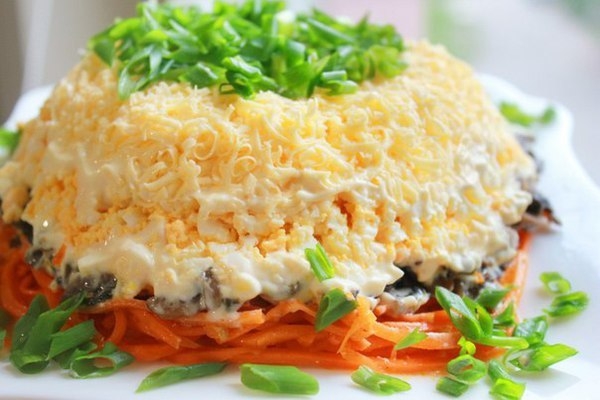 Салат с корейской морковью и курицей