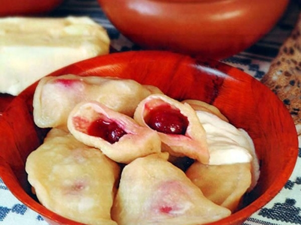 Вареники с вишней в мультиварке: рецепт