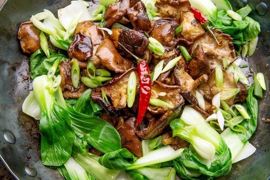 Капуста тушеная с кабачками и грибами