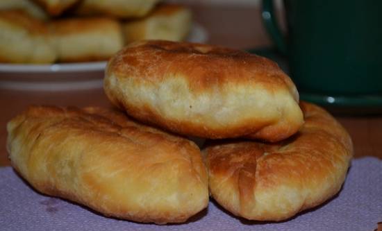 Пирожки с квашеной капустой, жаренные на сковороде