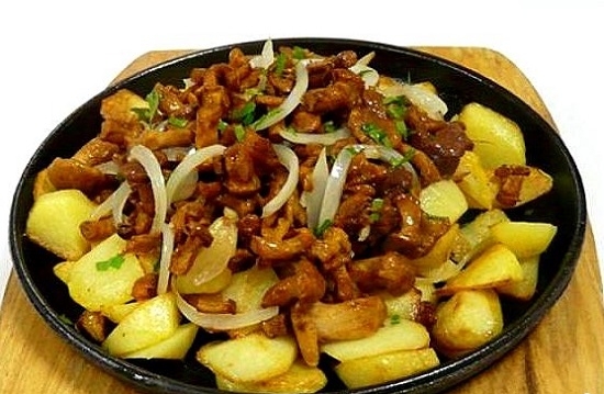 Картошечка, жаренная с луком и грибами