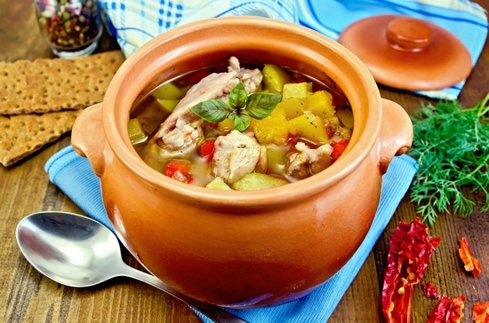 Зачем на современной кухне глиняные горшки
