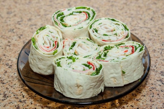 Лаваш с крабовыми палочками и сыром
