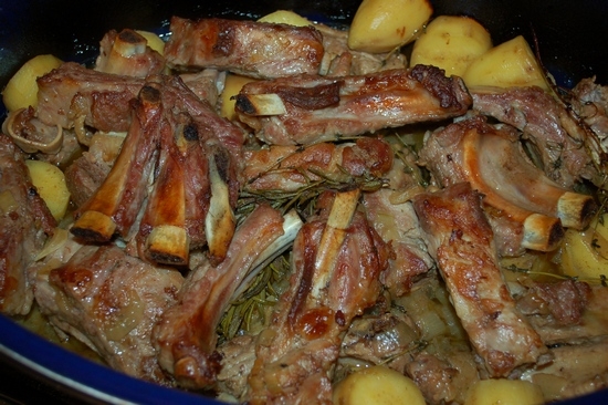 Тушеная капуста с картошкой и ребрышками