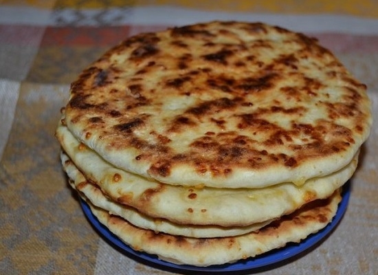 Лепешки с сыром и зеленью на сковороде: классический рецепт