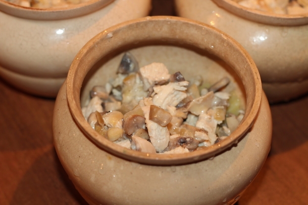 Картофель в горшочках с мясом