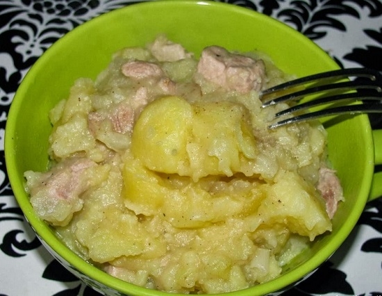 Как тушить картошку с мясом в кастрюле?