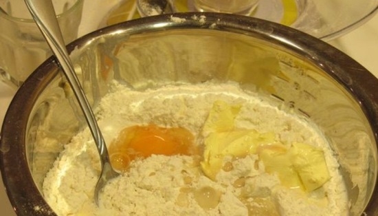 Дрожжи с сахаром