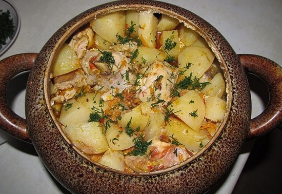 Как тушить картошку с мясом в духовке?
