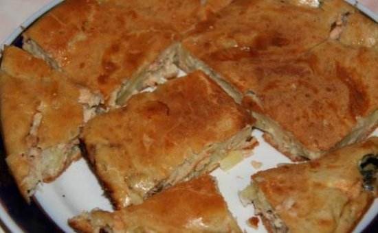 Рыбный пирог из консервов
