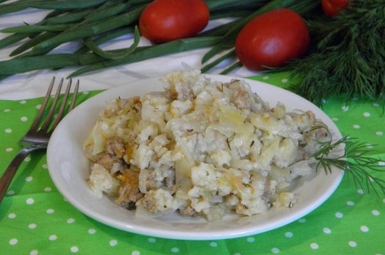Капуста, тушенная в мультиварке с фаршем и рисом