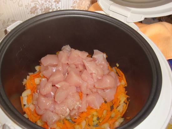 Как потушить капусту с курицей в мультиварке?